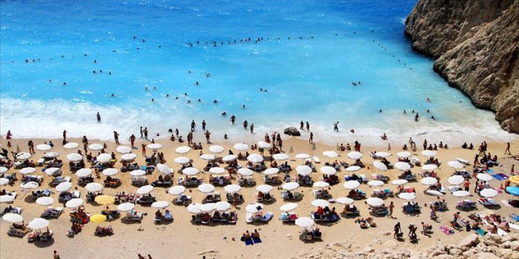 Antalya’ya 2 ayda gelen turist yüzde 30 arttı