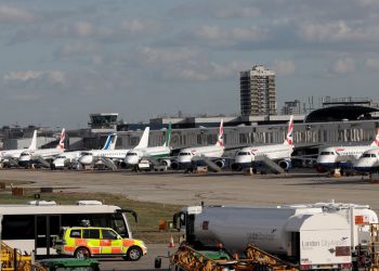 Londra’daki havalimanı da kepenk kapattı