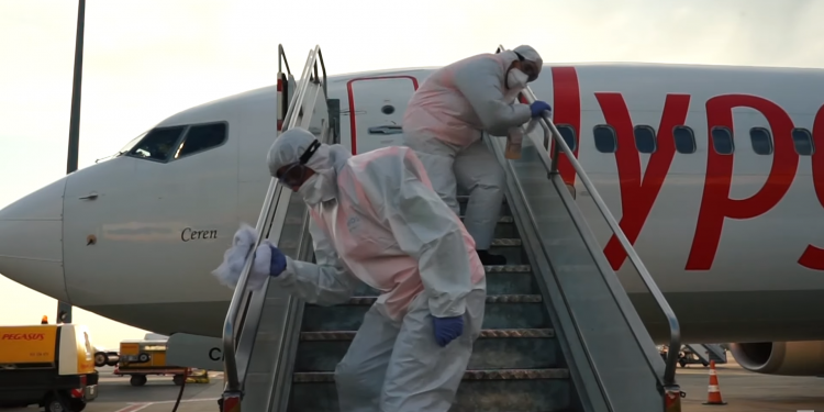 Pegasus uçakları böyle dezenfekte ediliyor!