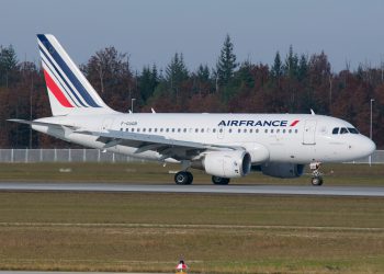Air France yolculara maske dağıtacak
