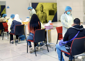 Emirates tüm yolcuları COVID-19 testi yapacak