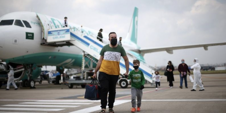 Suudi Arabistan’daki Türk vatandaşları Türkiye’ye getirildi