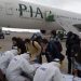 Türk öğrencileri taşıyan PIA uçağı Trabzon’a indi