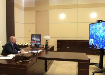 Putin: İnsanlı uzay programları önceliğimiz