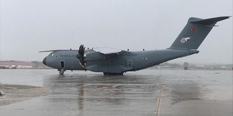 Sağlık malzemelerini taşıyan uçak İspanya’da