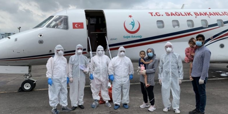 Koronavirüse yakalanan Türk vatandaşı Bangladeş’ten yurda getirildi