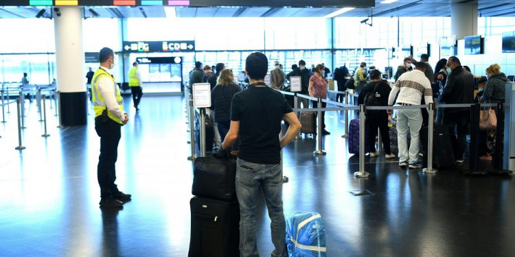 Viyana Havalimanı’nda 190 Euro’ya Covid-19 testi yapılıyor
