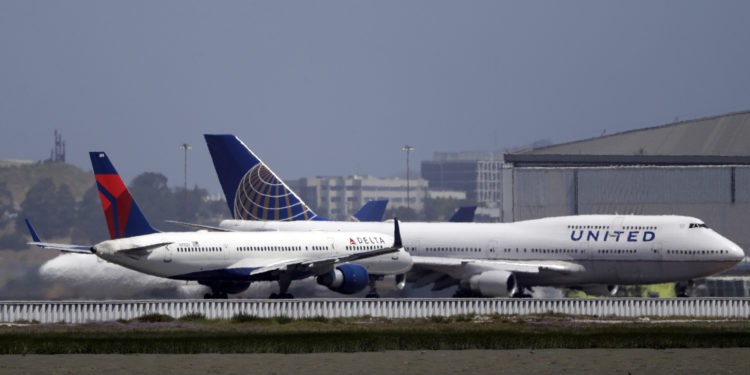 ABD’li havayolları Mike Pence ile görüşecek