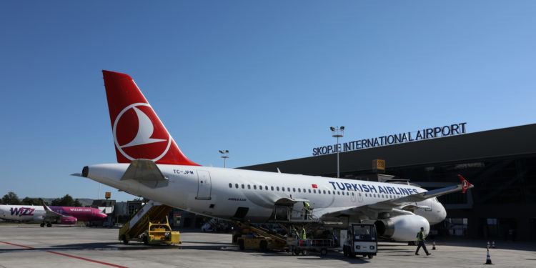 THY ve Pegasus Üsküp’te su takıyla karşılandı