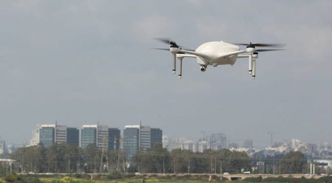 Singapur’da sosyal mesafe takipçisi drone
