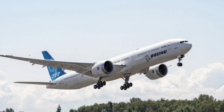 Boeing’in üçüncü 777X’i ilk uçuşu başarıyla tamamladı