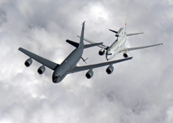 Türk uçağı NATO’ya ait AWACS’a havada yakıt ikmali yaptı