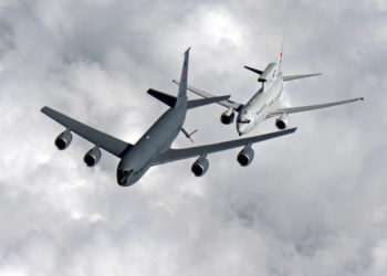 Türk uçağı NATO’ya ait AWACS’a havada yakıt ikmali yaptı