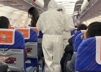 Maskesiz yolcu acil inişe sebep oldu