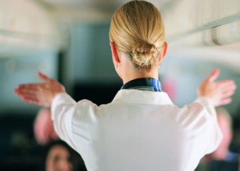 Sarışın ve genç hostesler kollanıyor mu?