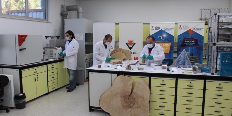 TÜBİTAK 35 personel alacak