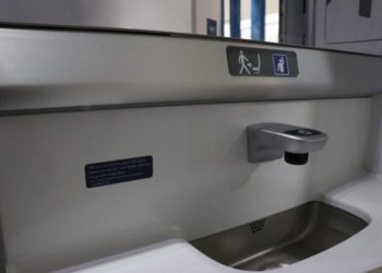 Uçakların tuvaletlerine antimikrobiyal LED aydınlatma