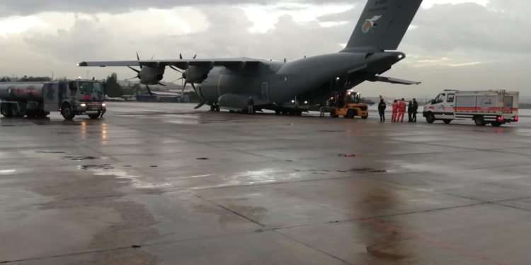 Askeri uçaklar İzmir için harekete geçti