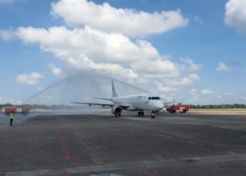 İlk E190-100LR model uçağını teslim aldı