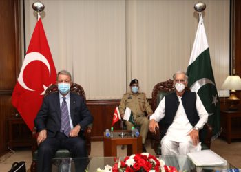 Bakan Akar, Pakistan Savunma Bakanı Khattak ile görüştü