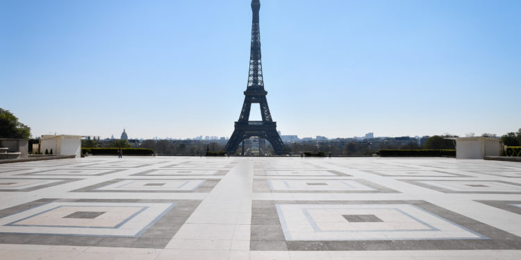 Eyfel’in yabancı ziyaretçisi yüzde 80 azaldı