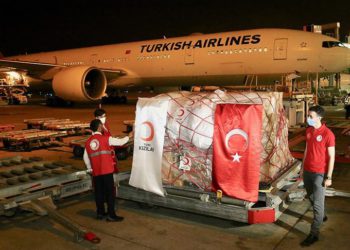 Pakistan’a 300 bin maskeyi THY taşıdı
