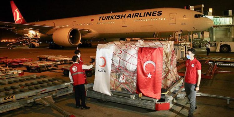 Pakistan’a 300 bin maskeyi THY taşıdı