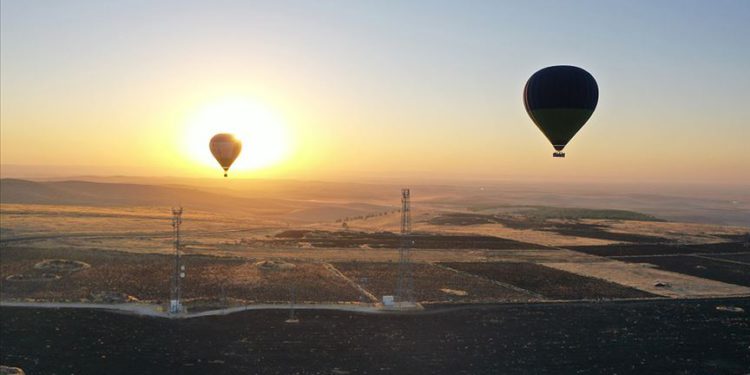 Göbeklitepe’de sıcak hava balonuyla resmi uçuşlar başladı