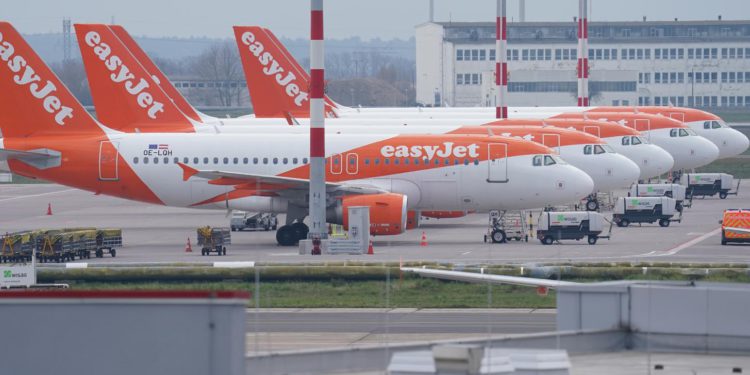 EasyJet, salgın nedeniyle tarihinin ilk zararını açıkladı