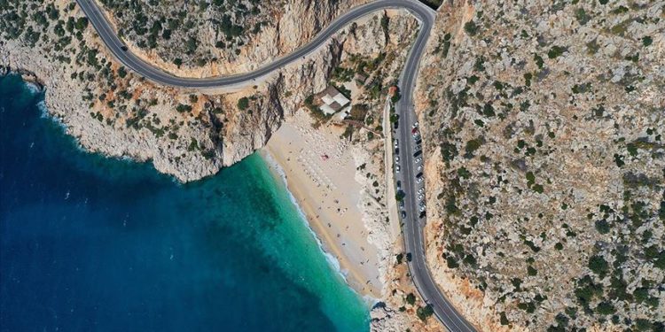 Antalya sonbaharda da turistleri ağırlamaya devam ediyor