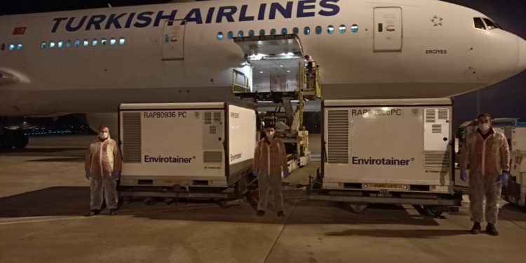 Aşıları taşıyan uçak Ankara’ya indi