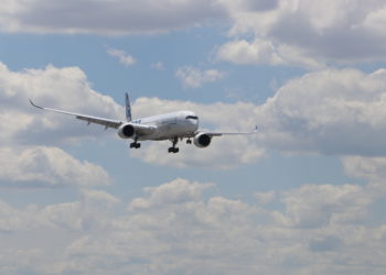 Paris Airshow’da A350-1000 gösteri uçuşu yapıyor