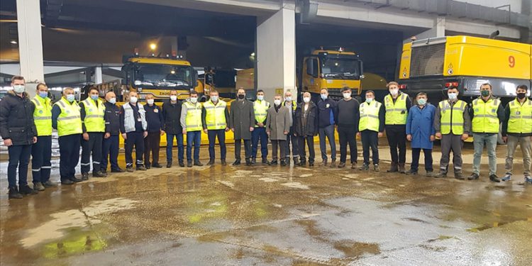 Pilotlardan karla mücadele ekiplerine teşekkür