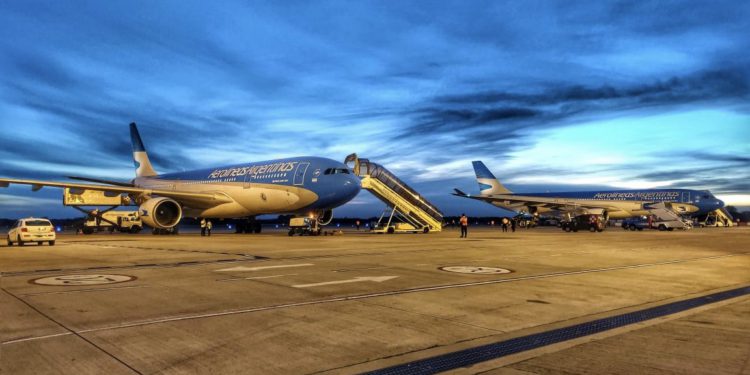 Uçaktaki 44 yolcunun PCR testi pozitif çıktı