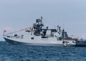 Rus savaş gemileri Karadeniz’de