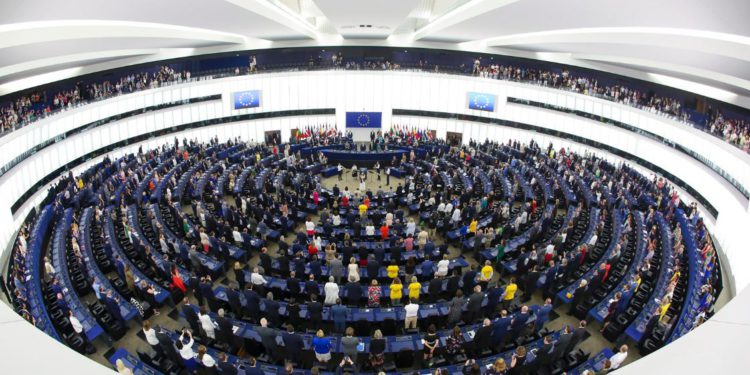 AB’nin 7,9 milyar euroluk savunma fonu kabul edildi