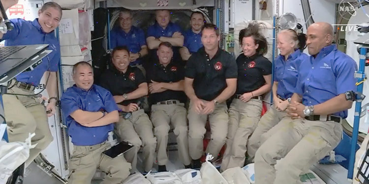 SpaceX’in 4 astronotu taşıyan ‘Crew Dragon’ mekiği ISS ulaştı