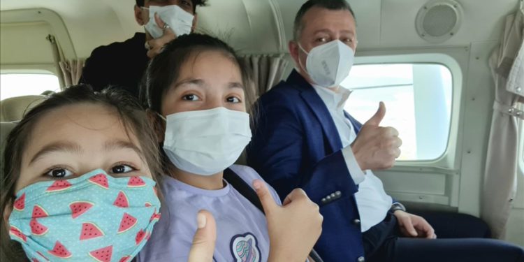 Çocuklar İzmit Körfezi’ni deniz uçağıyla gezdi