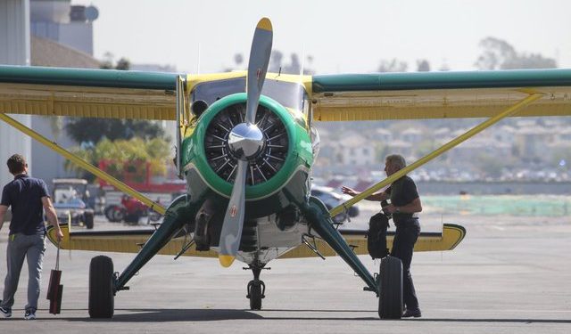 Uçak tutkunu ünlü oyuncu pilotluktan vazgeçmiyor