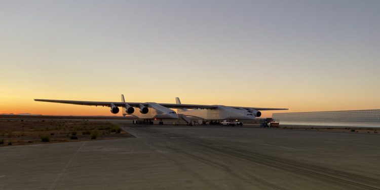 Dünyanın en büyük uçağı ikinci kez havalandı