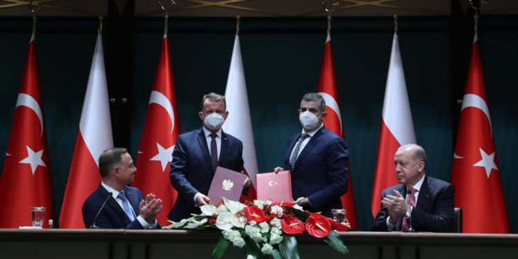 Polonya, Bayraktar TB2 için imzayı attı