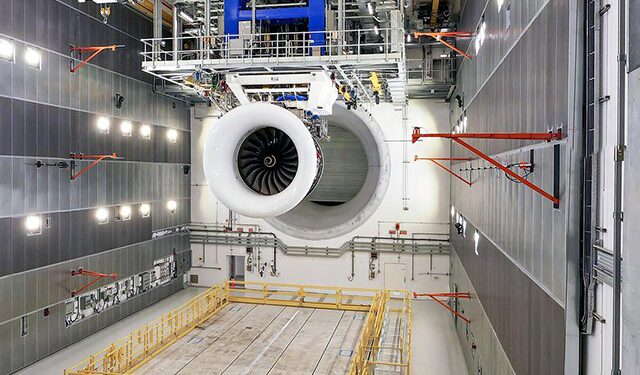 Dünyanın en büyük motor test merkezini açtı