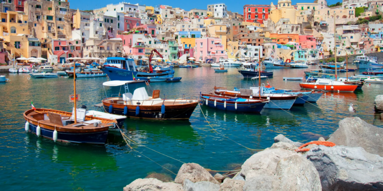 İtalya’da “Kovidsiz ada” projesi hayata geçirildi