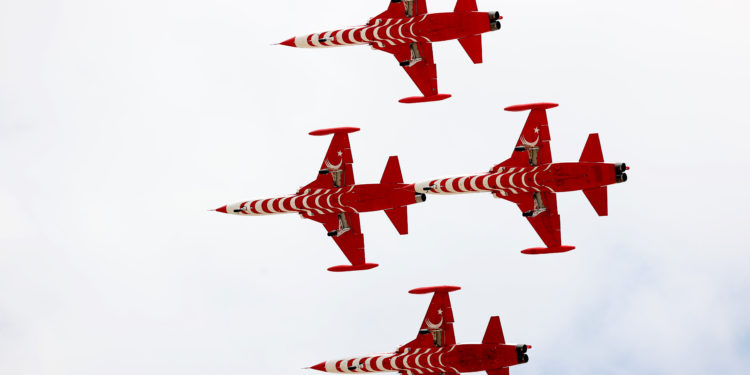 Hürkuş ilk tatbikatında göz doldurdu