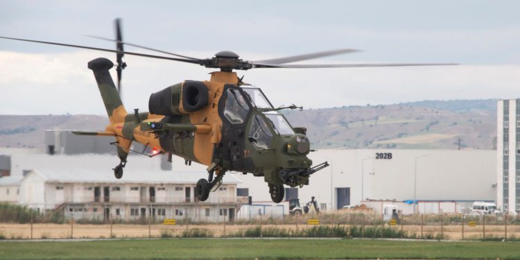 Atak helikopterinde teslimat sürüyor