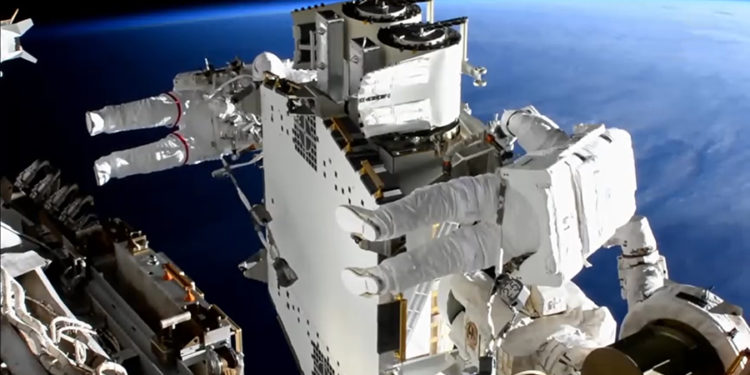 Astronotlar uzay yürüyüşüne çıktı