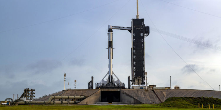 SpaceX, Dragon kargo mekiğini uzaya yolladı