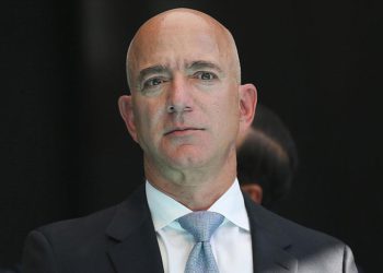 Jeff Bezos ile uzaya çıkmanın bedeli 28 milyon dolar