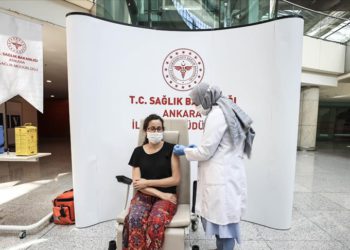 Esenboğa Havalimanı’nda Kovid-19 aşısı yapılmaya başlandı