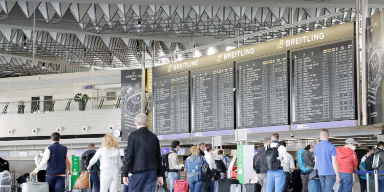 Almanya tüm tatilcilerden zorunlu test sonucu isteyecek